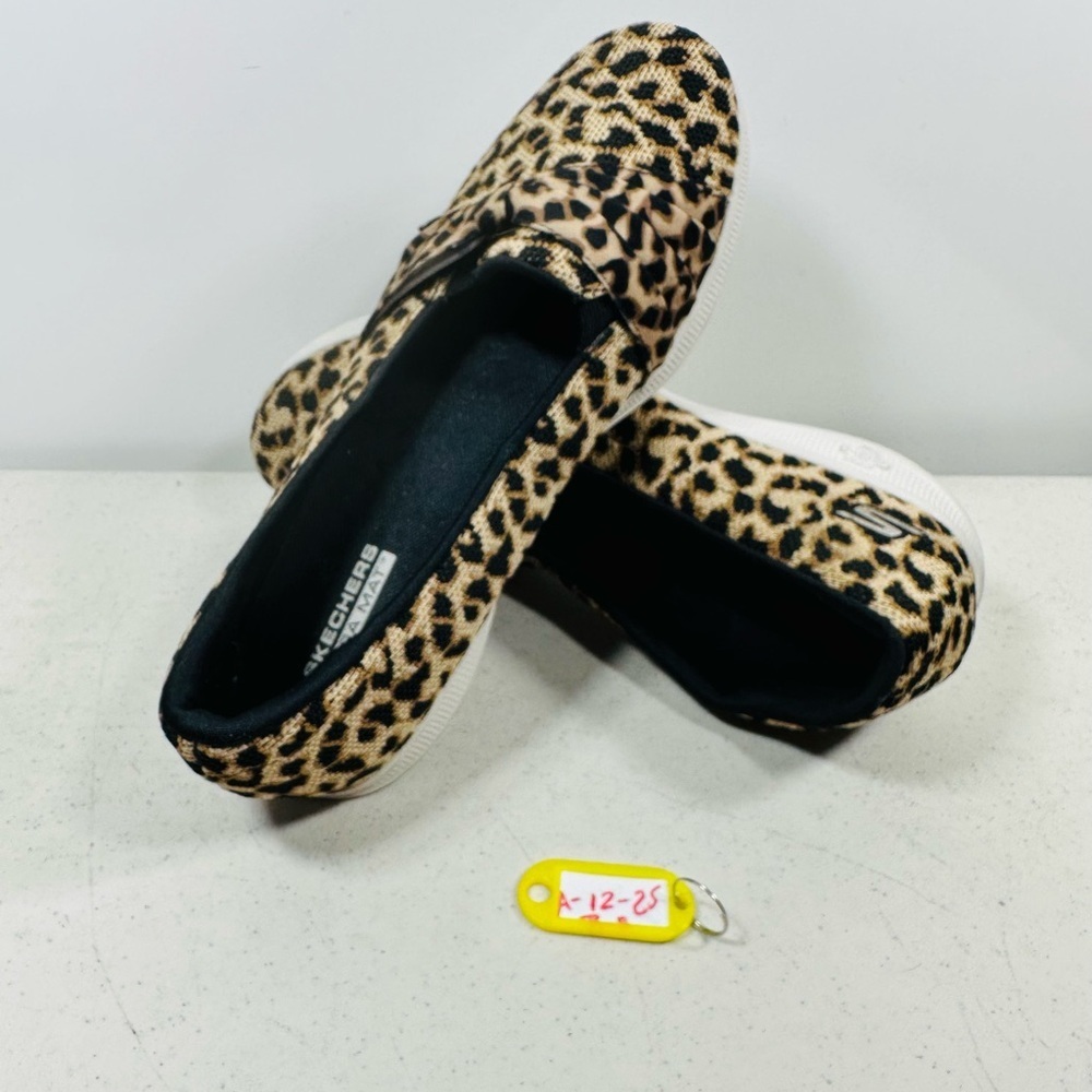 Skechers On-The-Go Slip on Women LPD Size 8